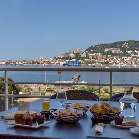 מלון דירות De Tourisme Amiraute 4*