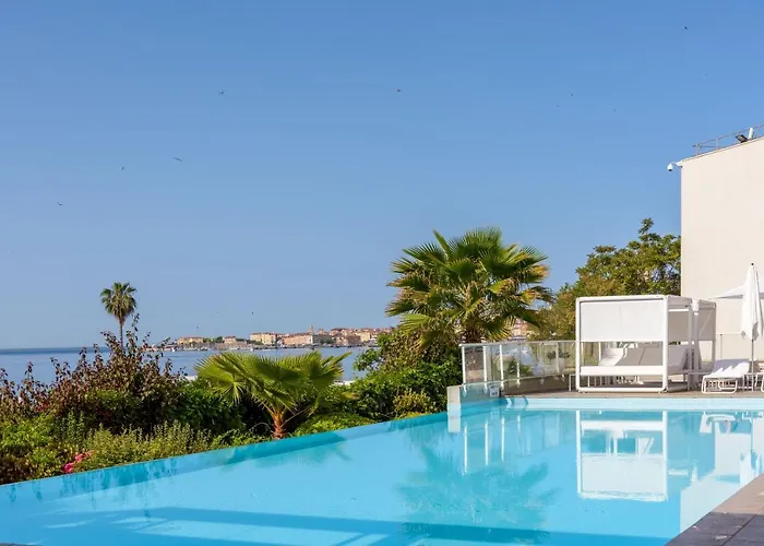 De Tourisme Amiraute Aparthotel