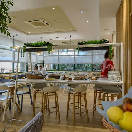 De Tourisme Amirauté Aparthotel 4*