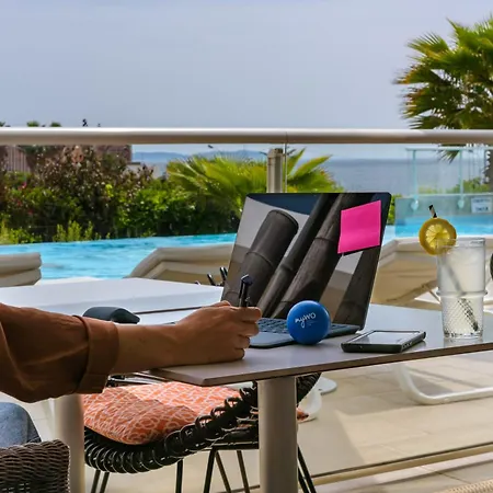 Ξενοδοχείο με διαμερίσματα De Tourisme Amiraute 4*