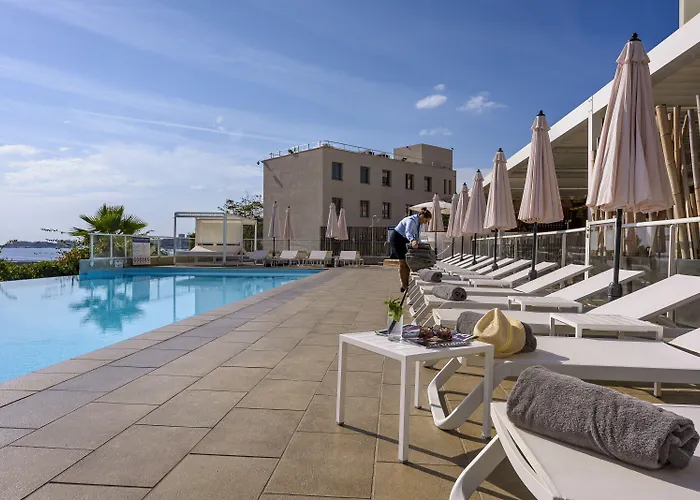 De Tourisme Amiraute 4*